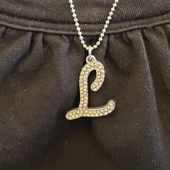 "L" initial rhinestone pendant. NY & Company, EUC - Picture 3 of 11